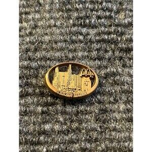 McDonald’s Chicago Region Cityscape Employee Lapel Hat‎ Pin